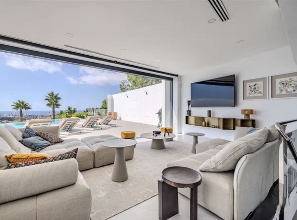 8 bedroom Villa for sale in Benissa - € 4,470,000 (Ref: 8575398)