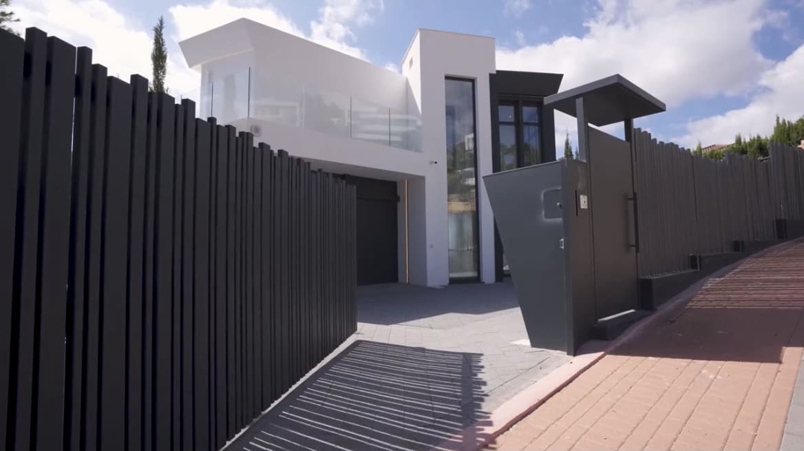 8 bedroom Villa for sale in Benissa - € 4,470,000 (Ref: 8575398)