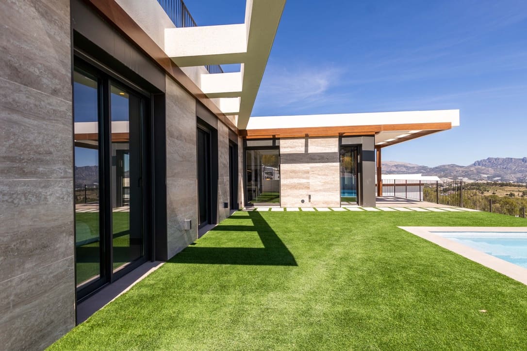 3 bedroom Villa for sale in Polop with garage - € 557,000 (Ref: 8605106)