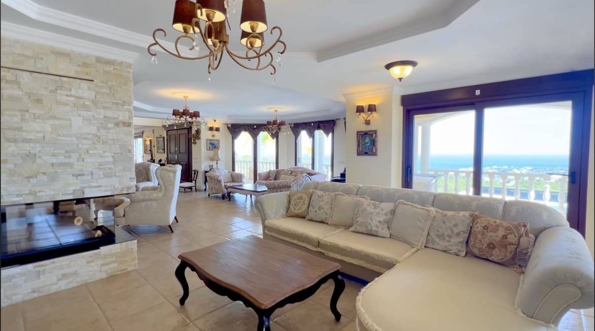 5 bedroom Villa for sale in Benissa with pool garage - € 2,945,000 (Ref: 8616545)