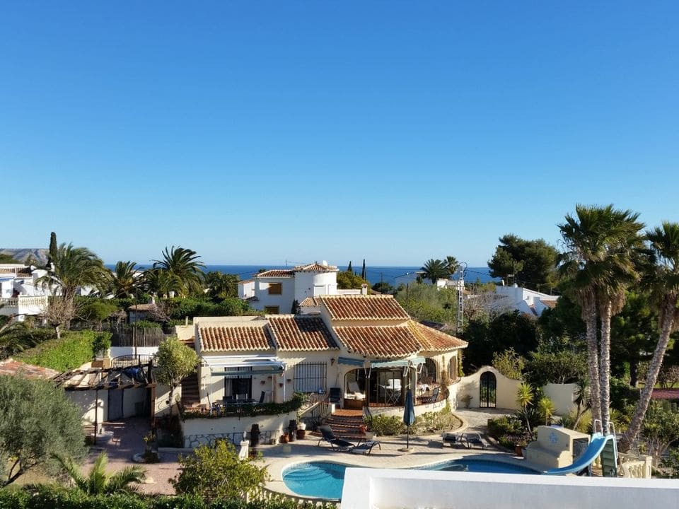 3 bedroom Villa for sale in Polop with pool garage - € 635,000 (Ref: 8683137)