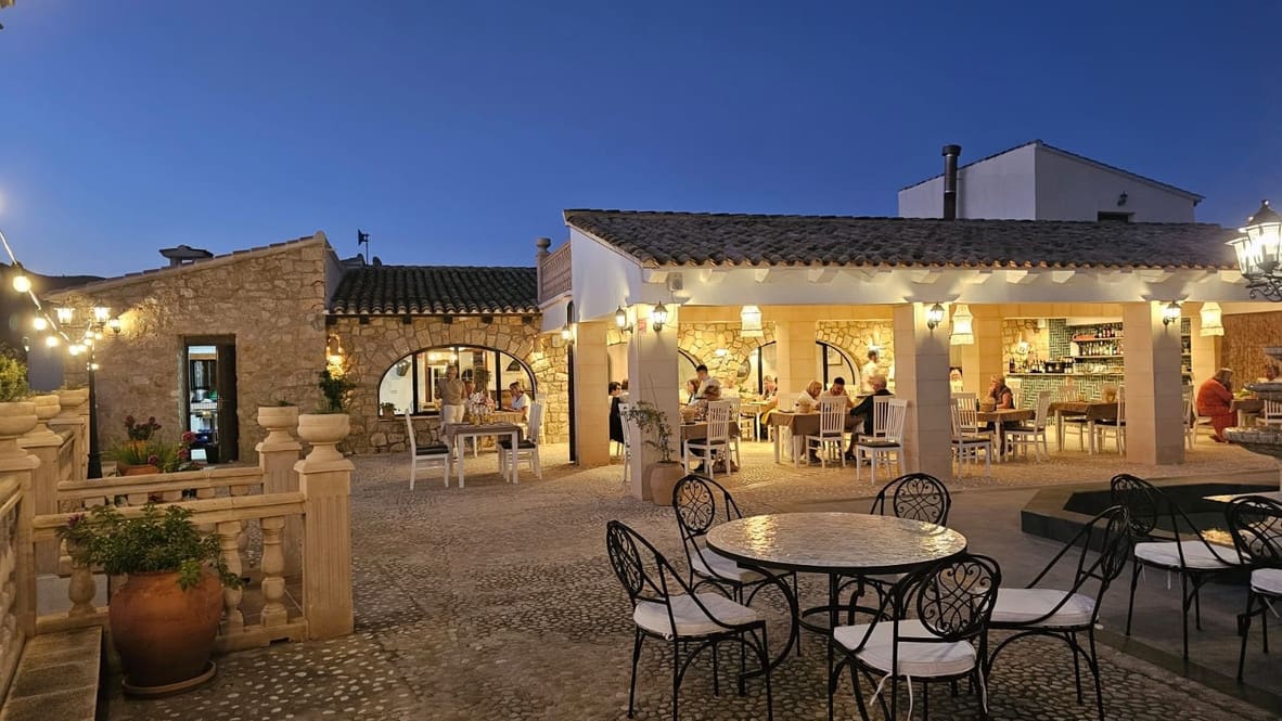 9 soveværelse Restaurant/Bar til salg i Lliber med garage - € 1.550.000 (Ref: 8683138)