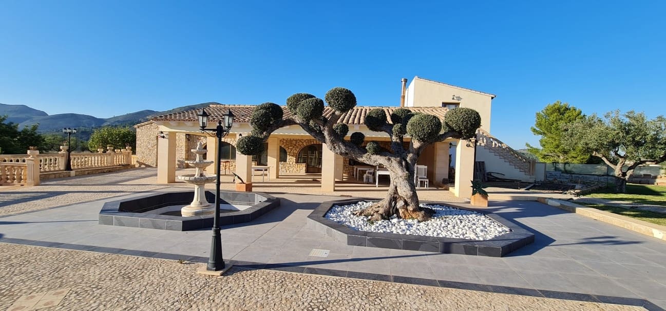 9 soveværelse Restaurant/Bar til salg i Lliber med garage - € 1.550.000 (Ref: 8683138)