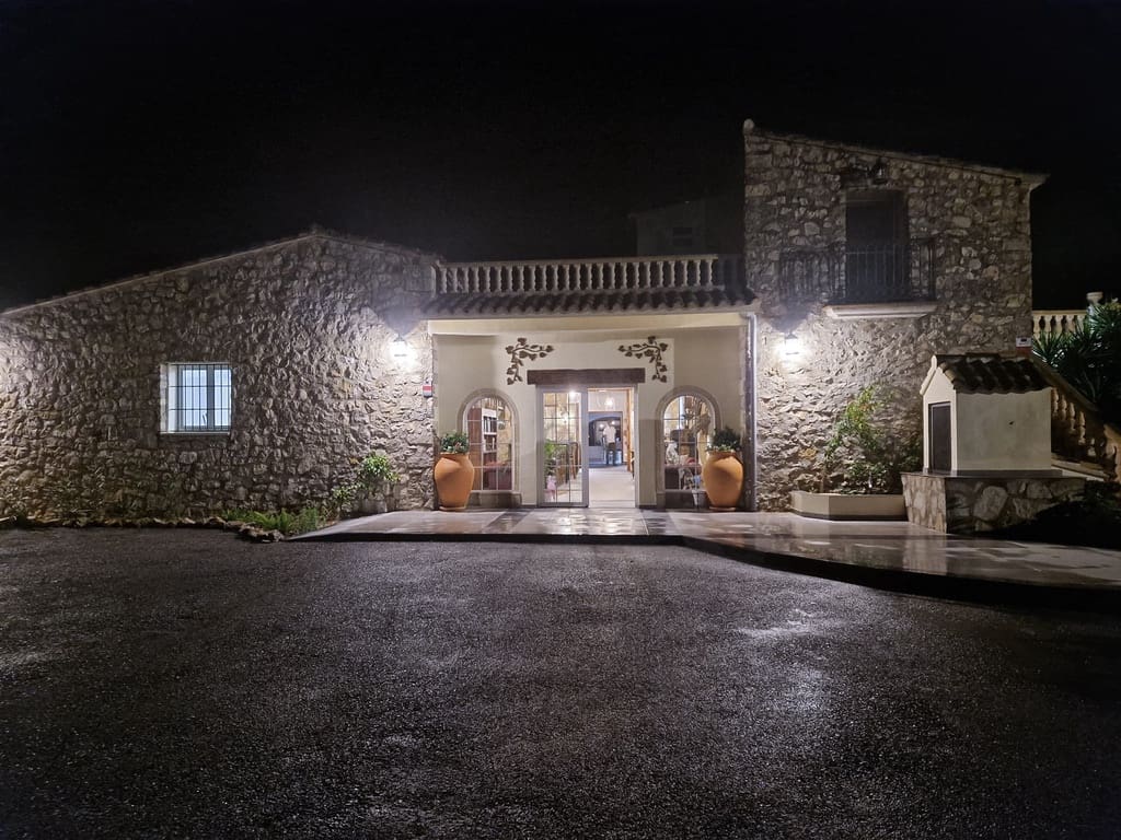 9 soveværelse Guesthouse/B & B til salg i Lliber med garage - € 1.550.000 (Ref: 8688948)