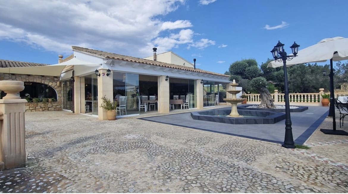 9 soveværelse Guesthouse/B & B til salg i Lliber med garage - € 1.550.000 (Ref: 8688948)