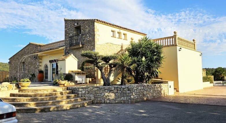 9 soveværelse Guesthouse/B & B til salg i Lliber med garage - € 1.550.000 (Ref: 8688948)