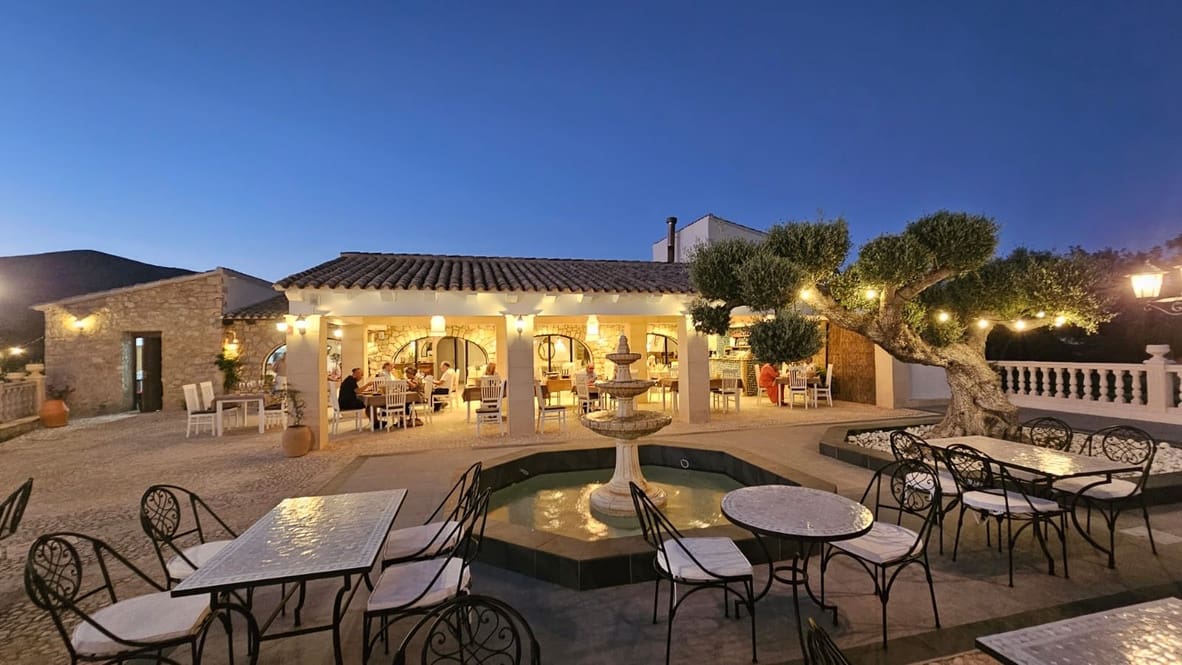 9 soveværelse Guesthouse/B & B til salg i Lliber med garage - € 1.550.000 (Ref: 8688948)