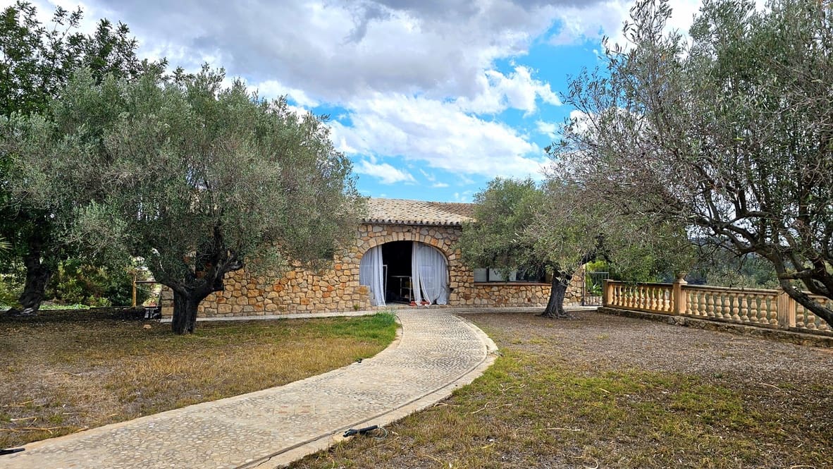 9 soveværelse Guesthouse/B & B til salg i Lliber med garage - € 1.550.000 (Ref: 8688948)