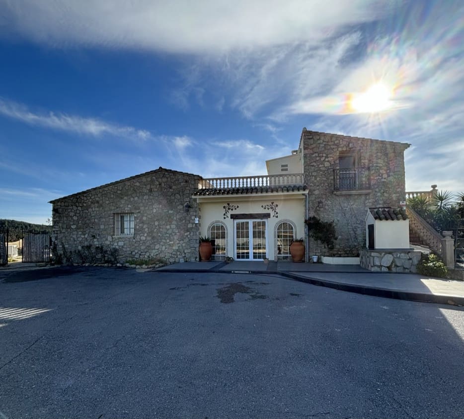 9 soveværelse Guesthouse/B & B til salg i Lliber med garage - € 1.550.000 (Ref: 8688948)