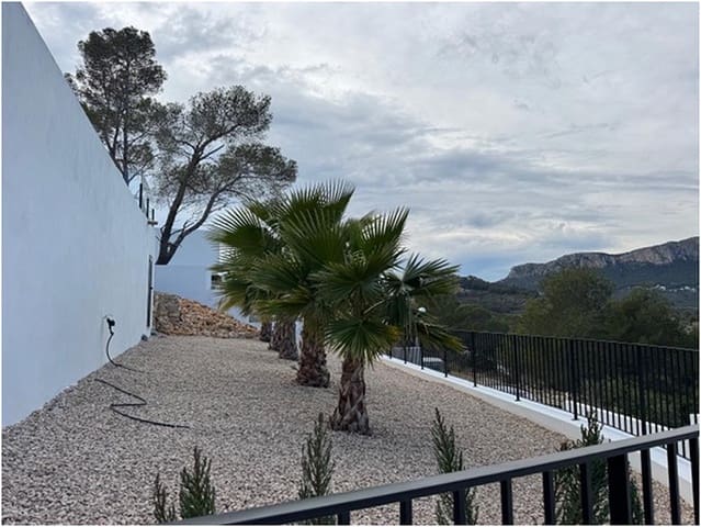 Chalet de 3 habitaciones en Calpe / Calp en venta con piscina - 1.135.000 € (Ref: 8793729)