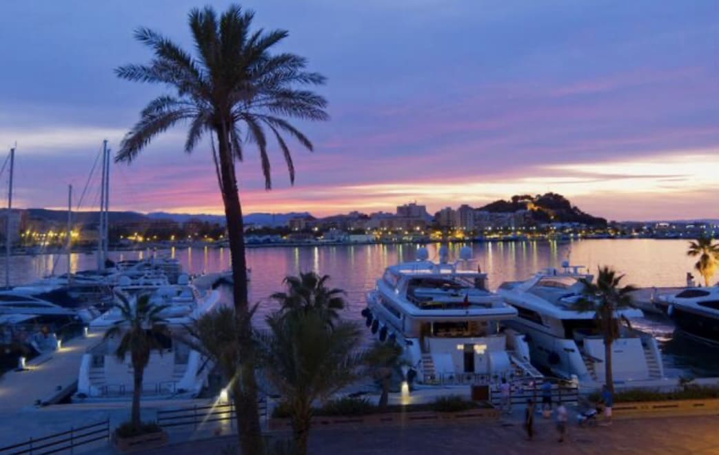 4 bedroom Villa for sale in Denia with pool garage - € 1,860,000 (Ref: 8793769)