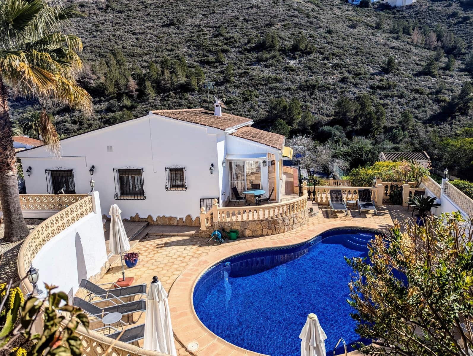 4 bedroom Villa for sale in Moraira with pool - € 665,000 (Ref: 8793770)