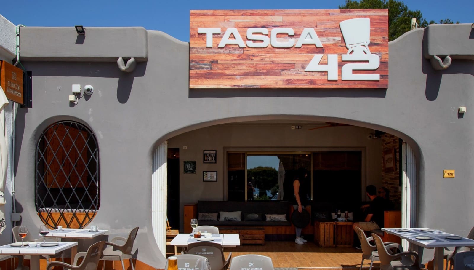 Commercial for sale in Moraira - € 130,000 (Ref: 8793779)