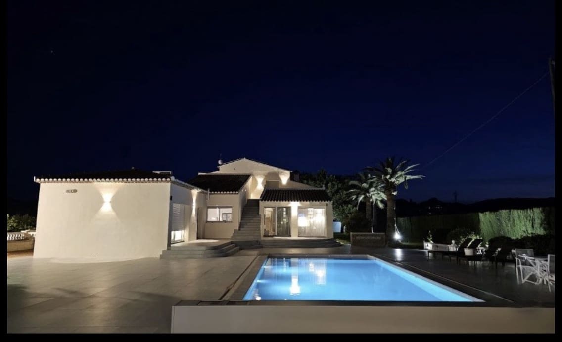 5 bedroom Villa for sale in La Xara with pool garage - € 2,150,000 (Ref: 8842586)