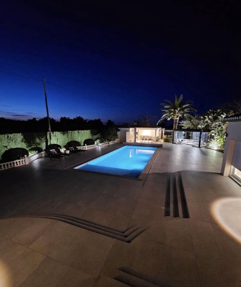 5 bedroom Villa for sale in La Xara with pool garage - € 2,150,000 (Ref: 8842586)