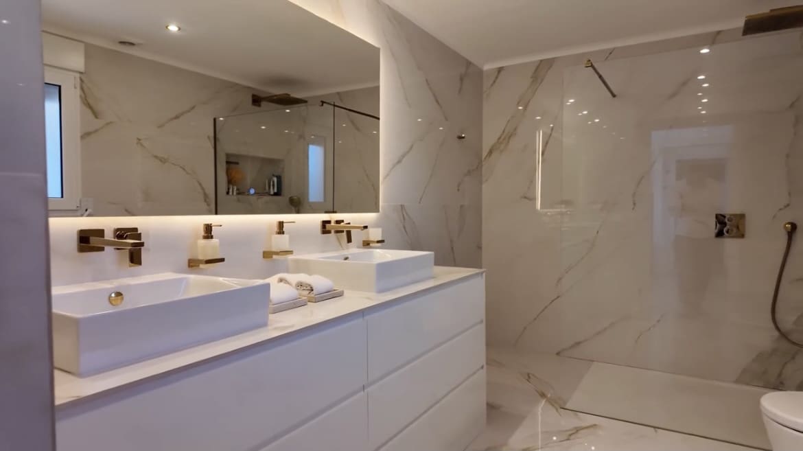 5 bedroom Villa for sale in La Xara with pool garage - € 2,150,000 (Ref: 8842586)