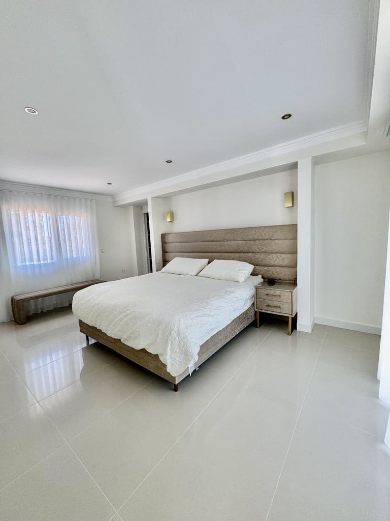 5 bedroom Villa for sale in La Xara with pool garage - € 2,150,000 (Ref: 8842586)