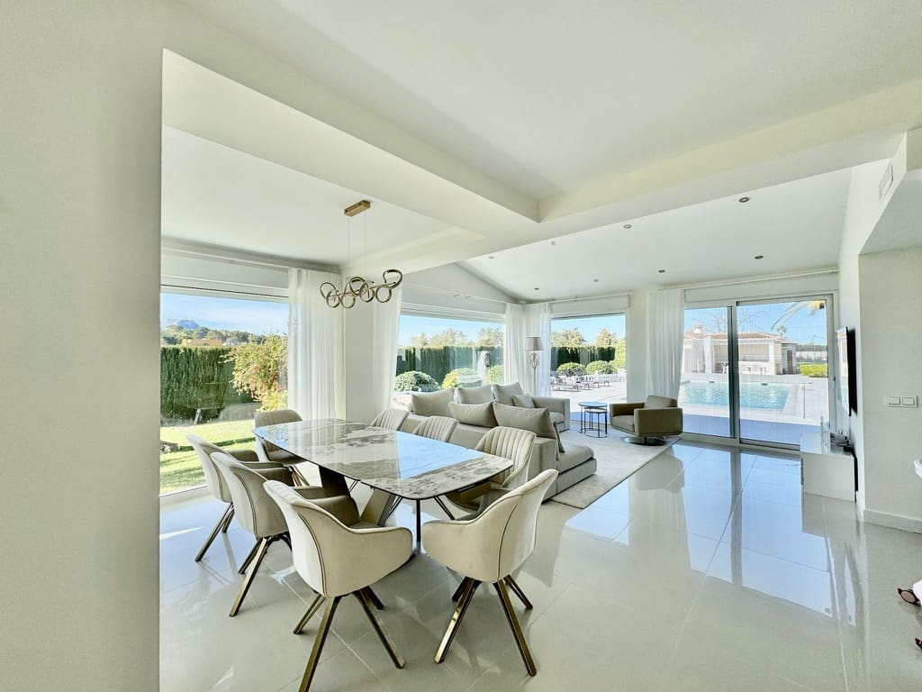 5 bedroom Villa for sale in La Xara with pool garage - € 2,150,000 (Ref: 8842586)