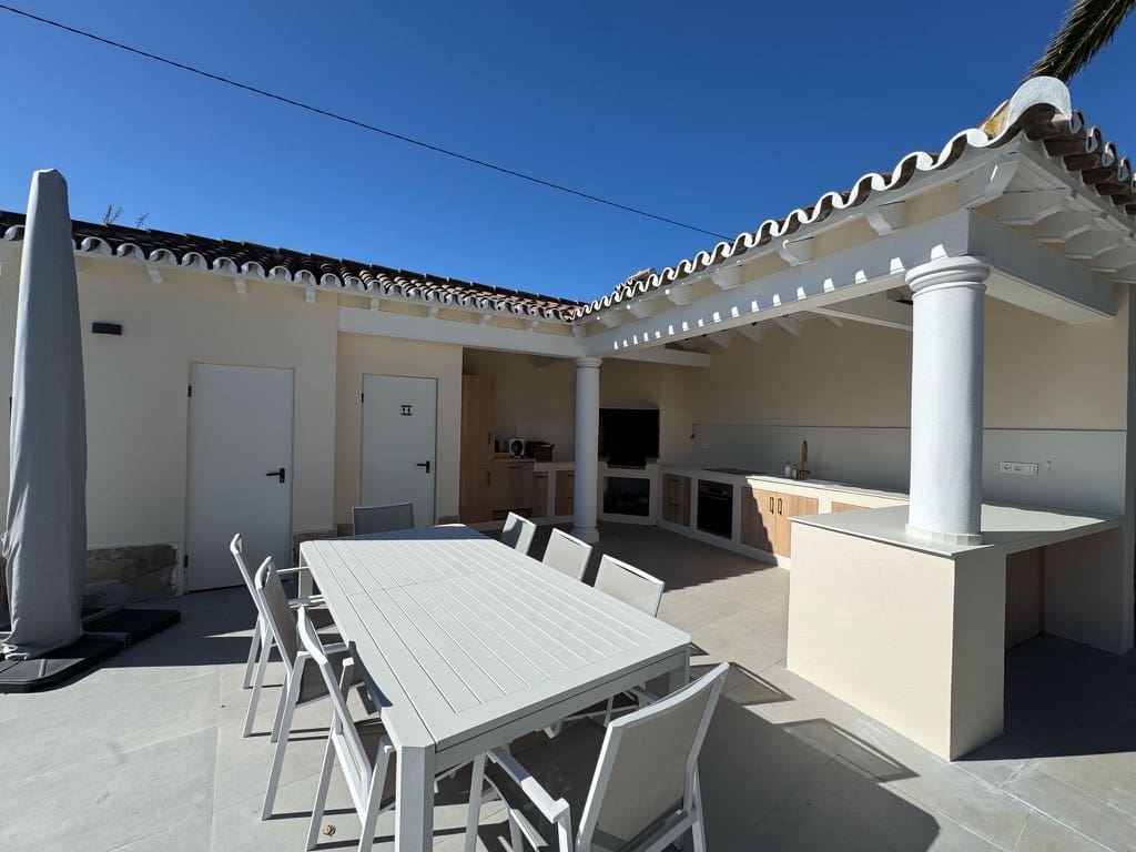 5 bedroom Villa for sale in La Xara with pool garage - € 2,150,000 (Ref: 8842586)