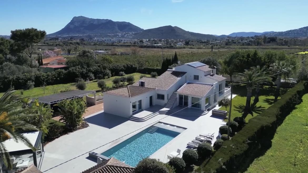 5 bedroom Villa for sale in La Xara with pool garage - € 2,150,000 (Ref: 8842586)