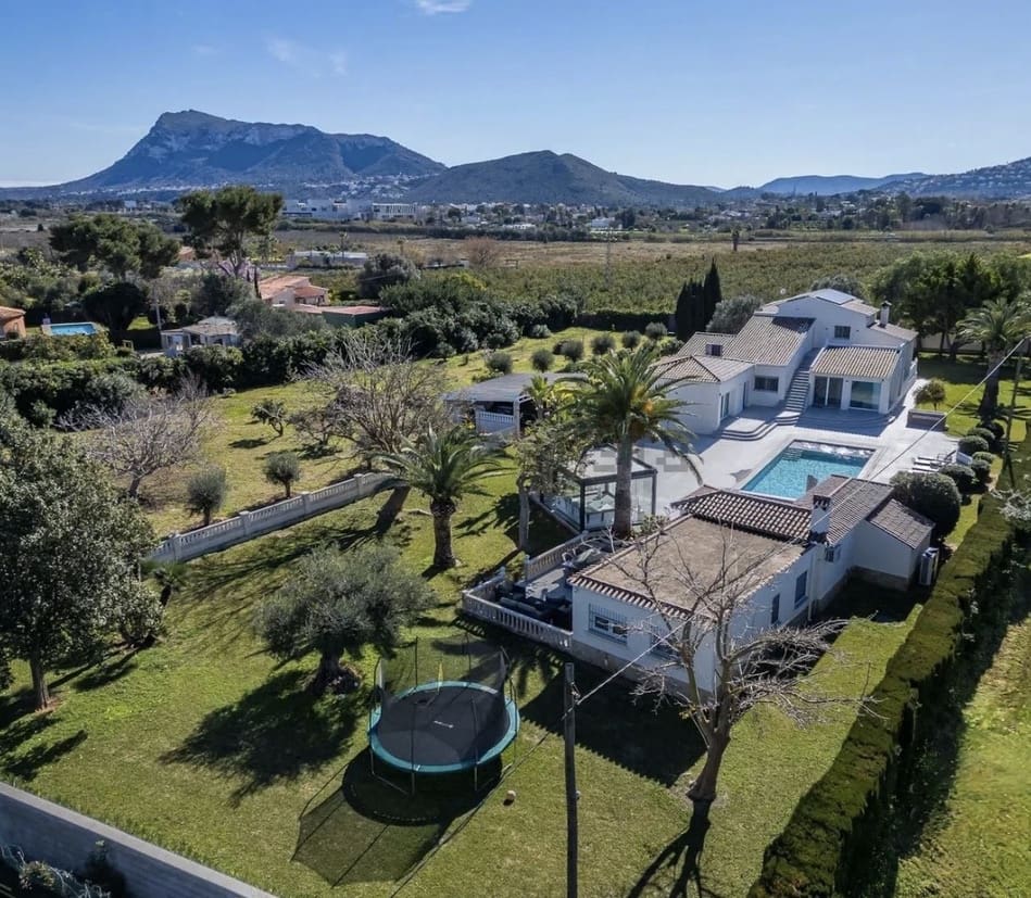 5 bedroom Villa for sale in La Xara with pool garage - € 2,150,000 (Ref: 8842586)