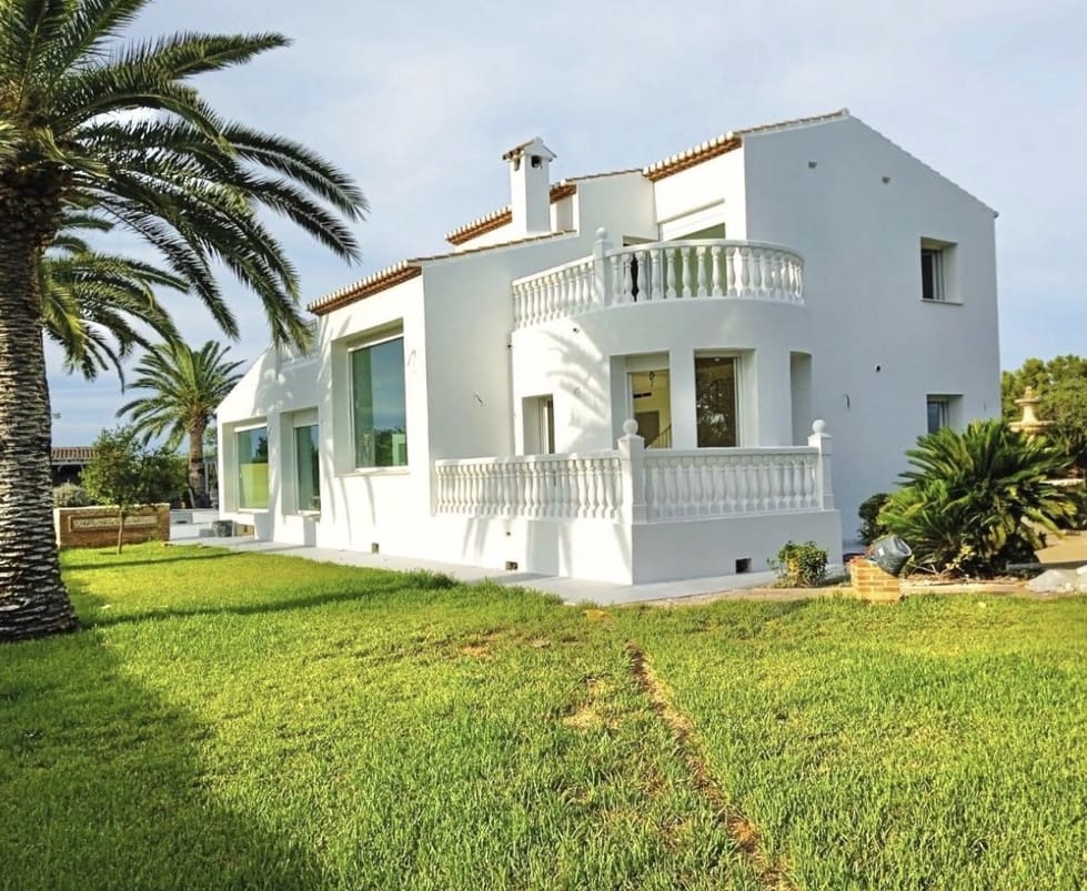5 bedroom Villa for sale in La Xara with pool garage - € 2,150,000 (Ref: 8842586)