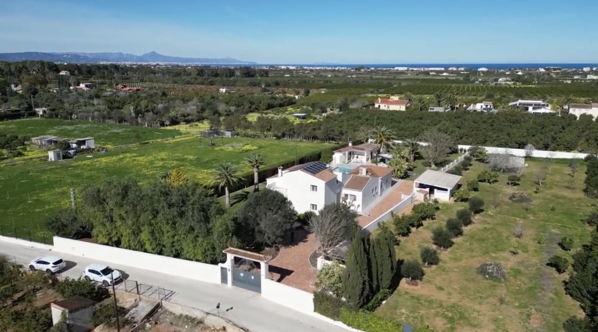 5 bedroom Villa for sale in La Xara with pool garage - € 2,150,000 (Ref: 8842586)