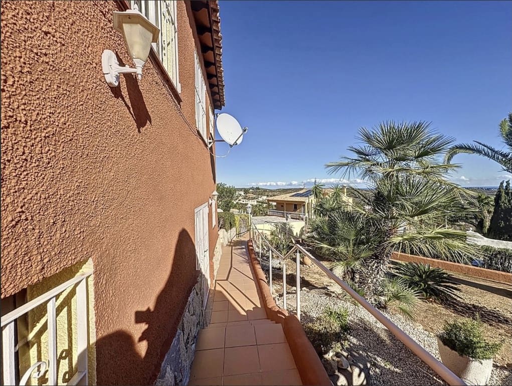 3 slaapkamer Villa te koop in Benitachell / Benitatxell met zwembad garage - € 420.000 (Ref: 8885600)