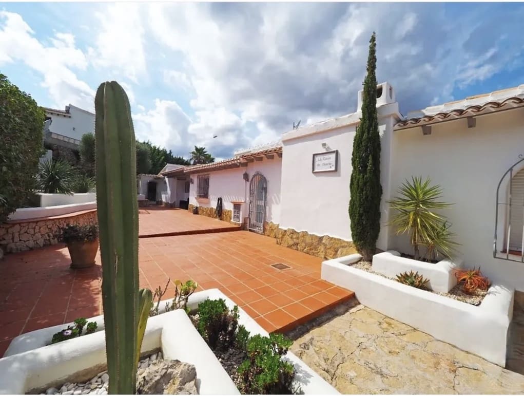 5 bedroom Villa for sale in Monte Pego with pool garage - € 895,000 (Ref: 9041861)