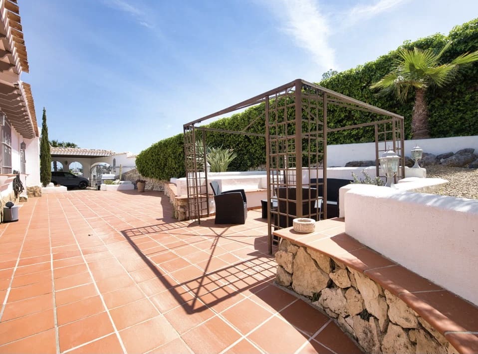 Chalet de 5 habitaciones en Monte Pego en venta con piscina garaje - 875.000 € (Ref: 9041861)