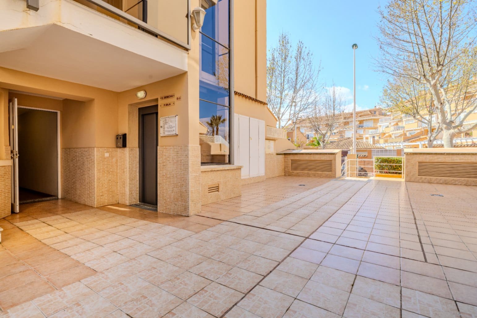 4 sypialnia Apartament na sprzedaż w Arenal z basenem garażem - 599 000 € (Ref: 9041865)