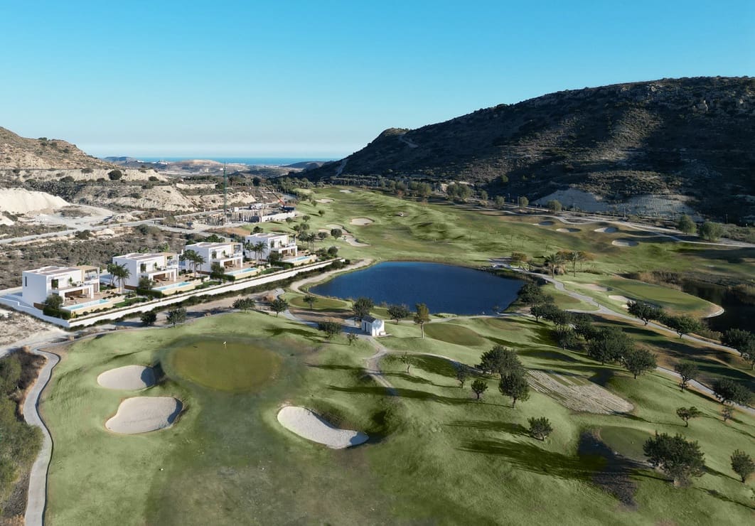 4 soveværelse Villa til salg i Monforte del Cid med swimmingpool garage - € 1.795.000 (Ref: 9138641)