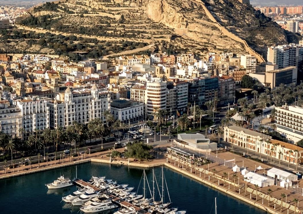 3 chambre Villa/Maison à vendre à Monforte del Cid avec piscine garage - 559 000 € (Ref: 9143353)