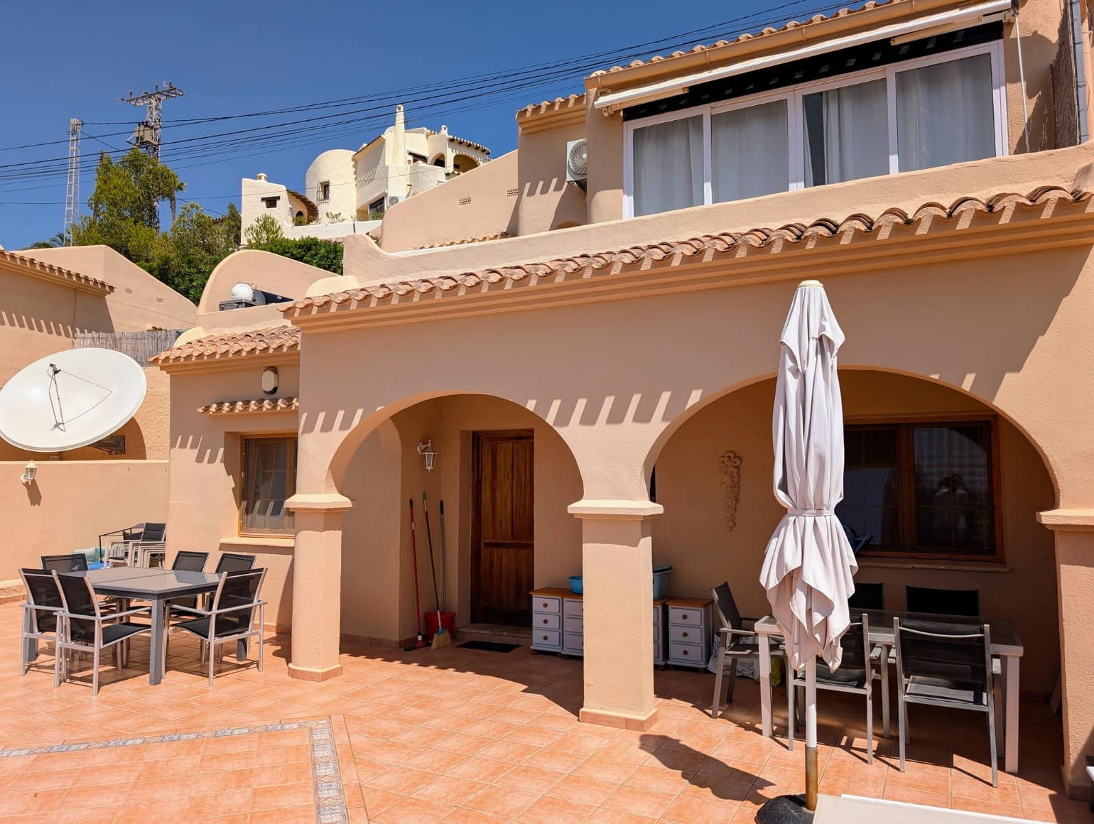 4 soveværelse Semi-Rækkehus til salg i Moraira med swimmingpool - € 445.000 (Ref: 9184982)