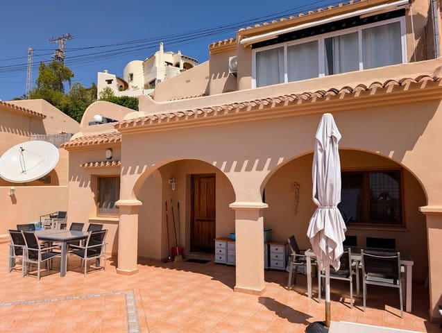 4 soveværelse Semi-Rækkehus til salg i Moraira, Teulada-Moraira med swimmingpool - € 445.000 (Ref: 9184982)