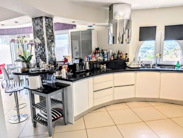 3 slaapkamer Villa te koop in Moraira, Teulada-Moraira met zwembad - € 1.550.000 (Ref: 9184988)