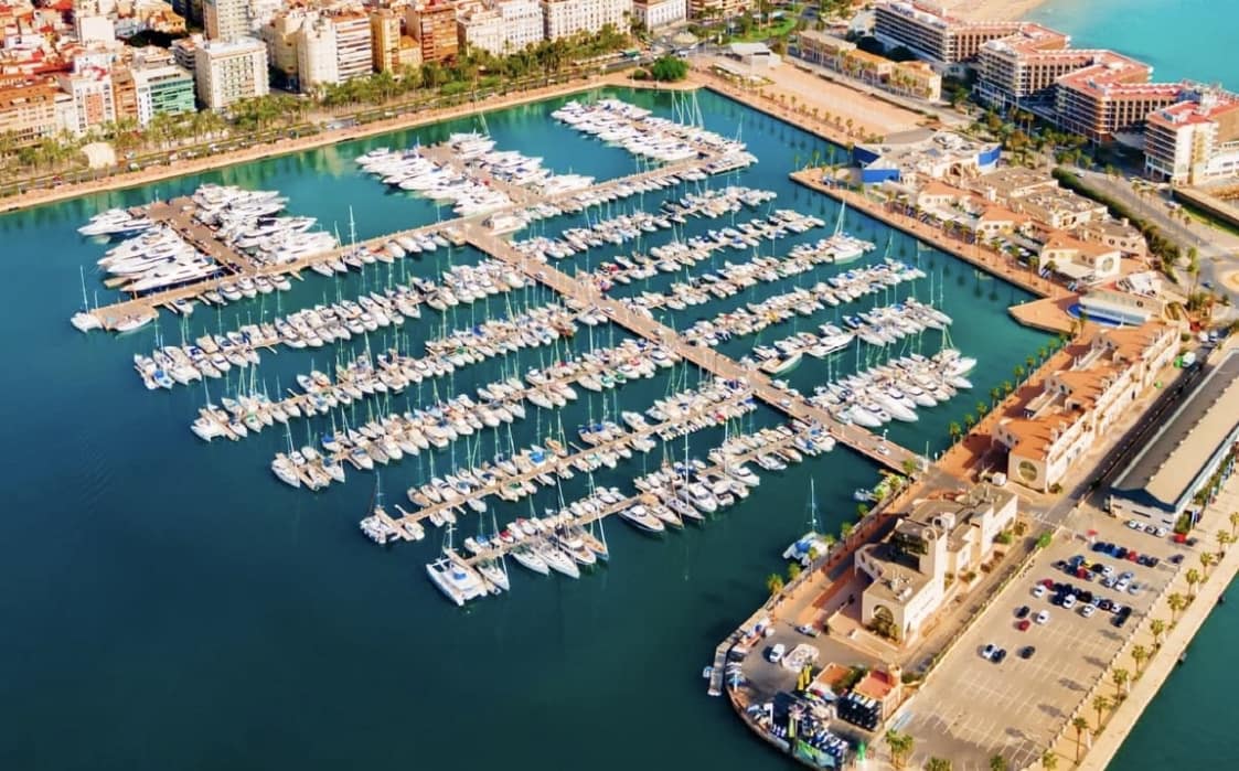 3 slaapkamer Villa te koop in Alicante stad met garage - € 560.000 (Ref: 9211579)