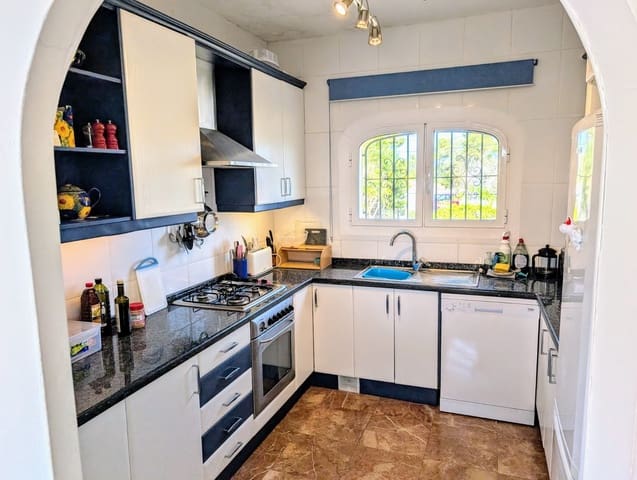 4 makuuhuone Huvila myytävänä paikassa Moraira, Teulada-Moraira mukana uima-altaan 
autotalli - 849 000 € (Ref: 9298912)