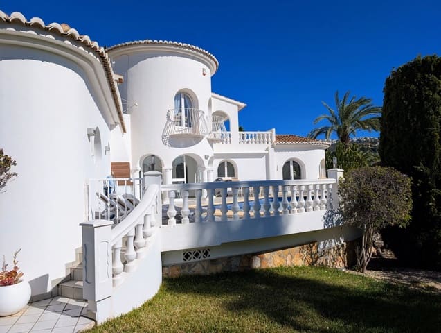 3 soveværelse Villa til salg i Moraira, Teulada-Moraira med swimmingpool - € 1.100.000 (Ref: 9972499)