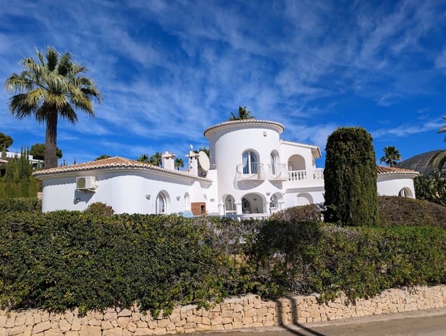 3 soveværelse Villa til salg i Moraira, Teulada-Moraira med swimmingpool - € 1.100.000 (Ref: 9972499)