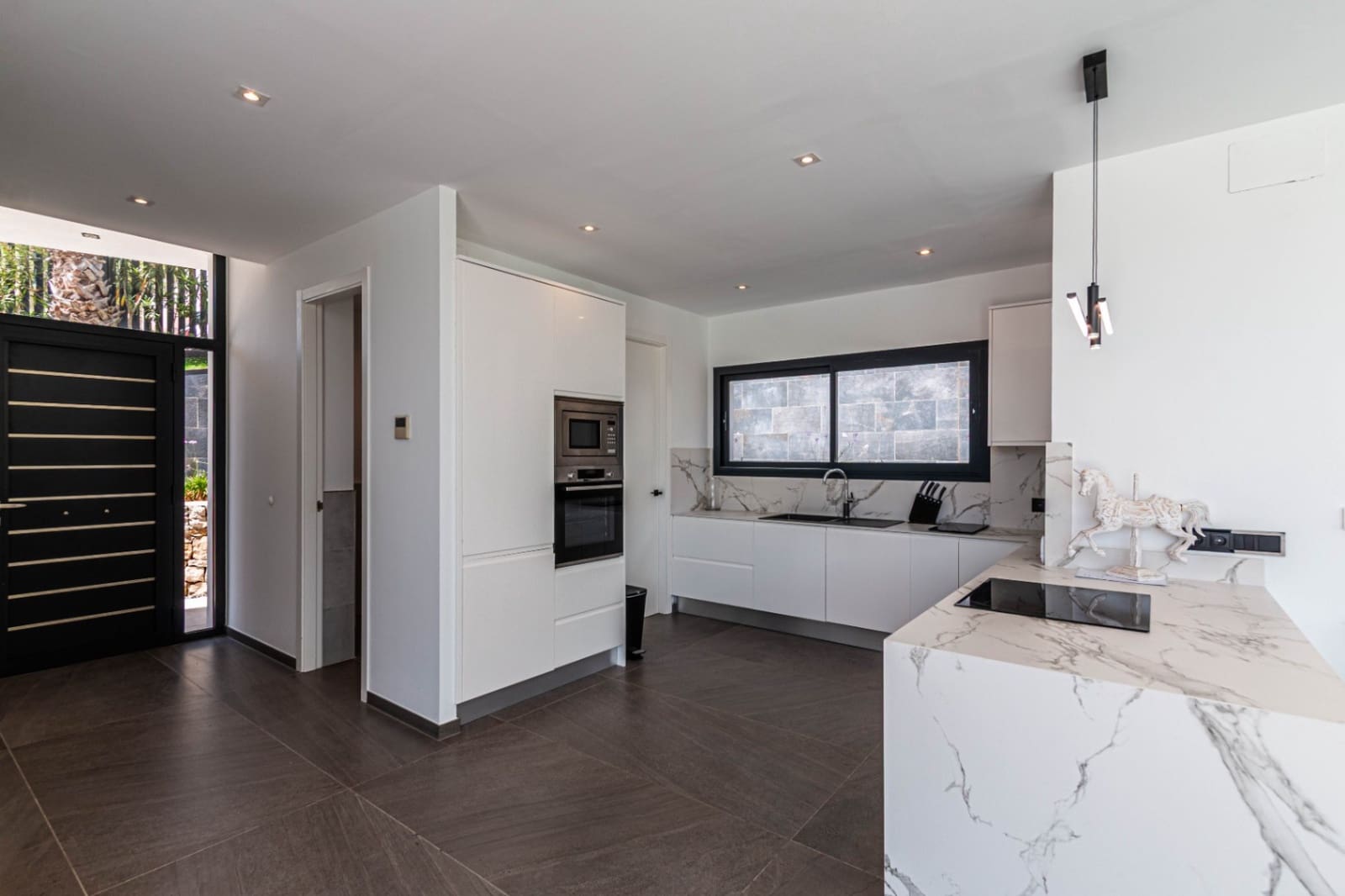 3 slaapkamer Villa te koop in Adsubia met zwembad garage - € 1.620.000 (Ref: 9972501)