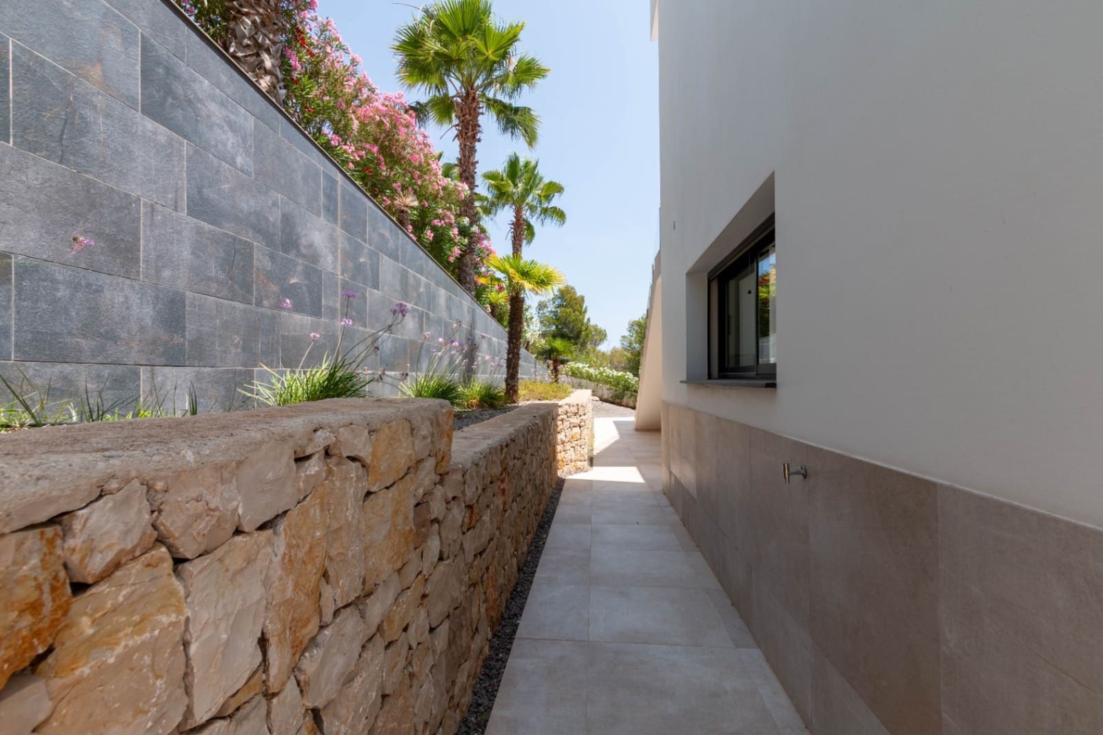 3 slaapkamer Villa te koop in Adsubia met zwembad garage - € 1.620.000 (Ref: 9972501)