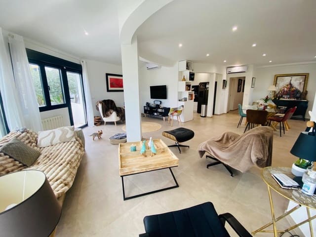 Chalet de 2 habitaciones en Dénia en venta con piscina garaje - 699.000 € (Ref: 9972503)