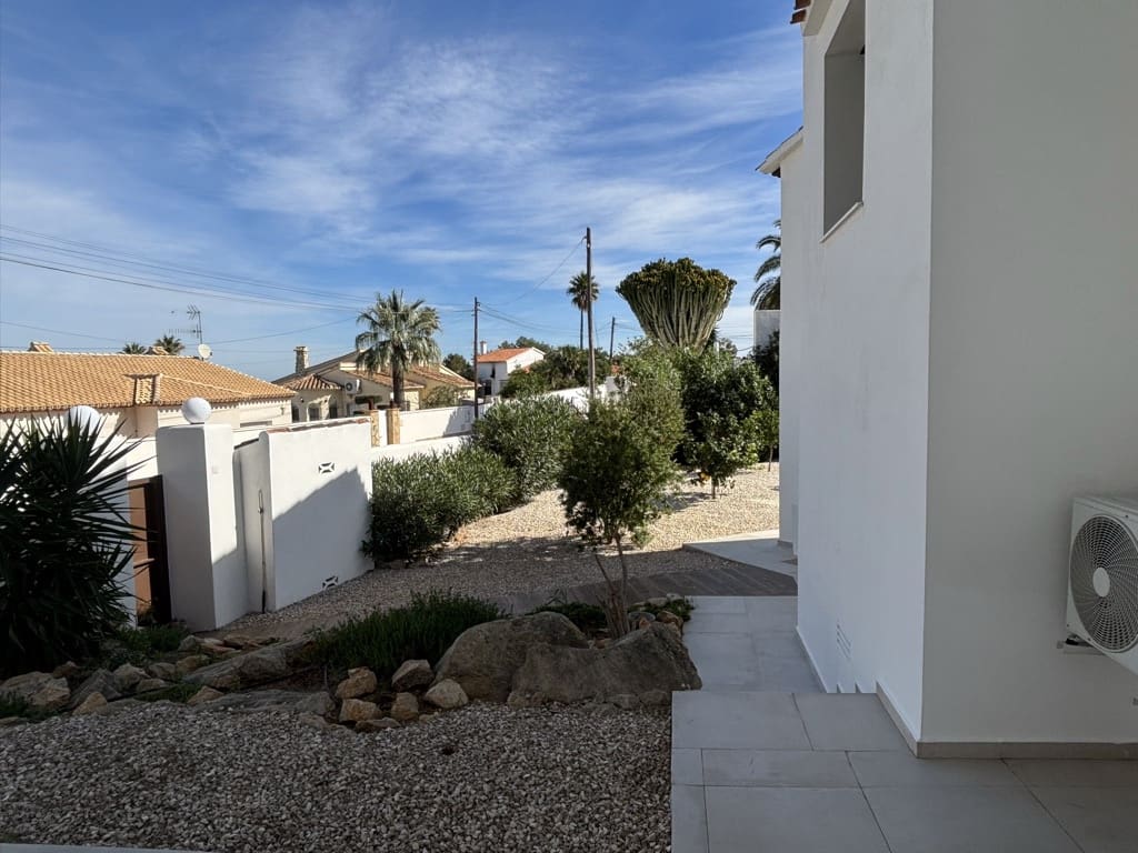 2 sovrum Villa till salu i Denia med pool garage - 699 000 € (Ref: 9972503)