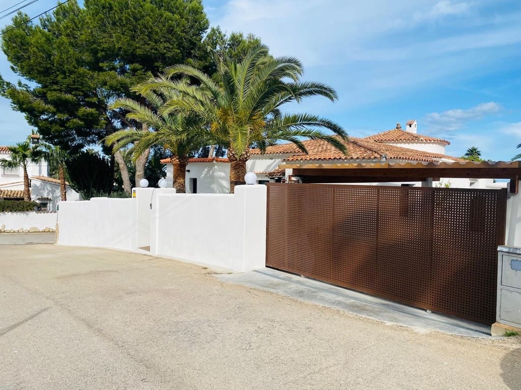2 sovrum Villa till salu i Denia med pool garage - 699 000 € (Ref: 9972503)