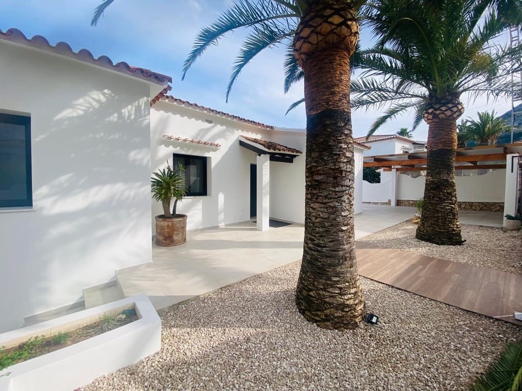 2 sovrum Villa till salu i Denia med pool garage - 699 000 € (Ref: 9972503)