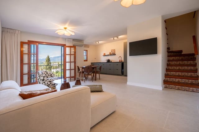 2 bedroom Apartment for sale in Mijas Costa, Mijas with pool - € 395,000 (Ref: 10020666)