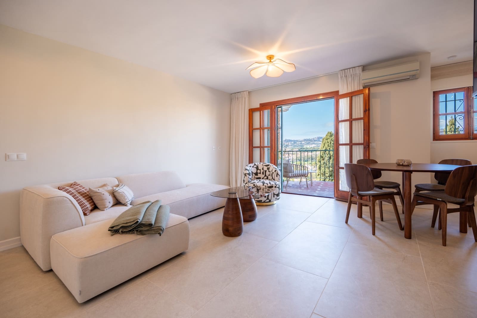 2 bedroom Apartment for sale in Mijas Costa with pool - € 395,000 (Ref: 10020666)