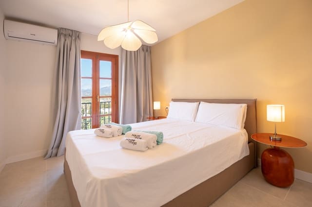 2 bedroom Apartment for sale in Mijas Costa, Mijas with pool - € 395,000 (Ref: 10020666)
