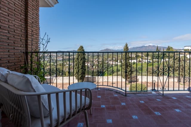 2 bedroom Apartment for sale in Mijas Costa, Mijas with pool - € 395,000 (Ref: 10020666)